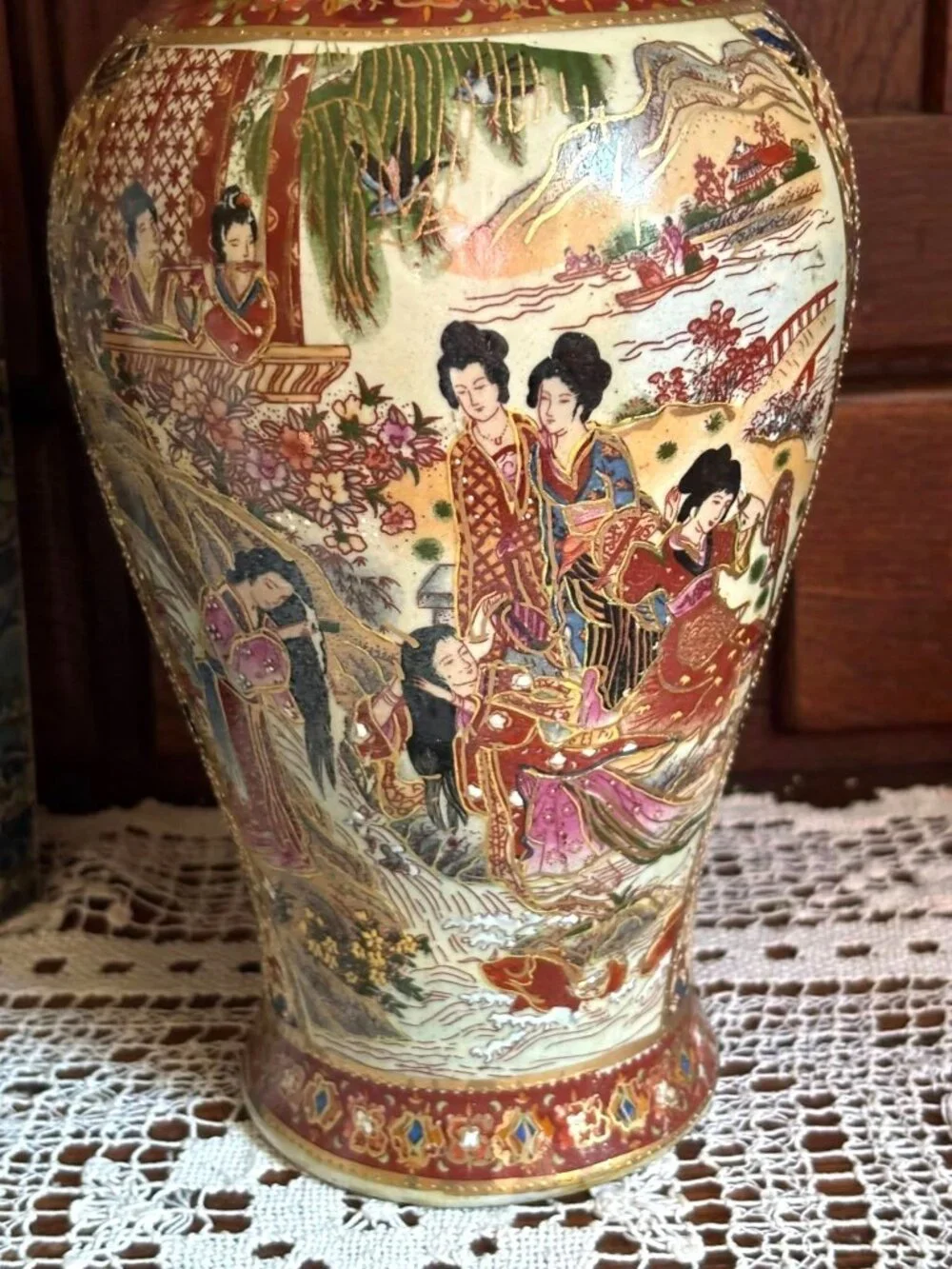 Large Satsuma Style Moriage Vase | Hand Painted Asian Court Scene Geisha | Chino - Picture 4 of 16